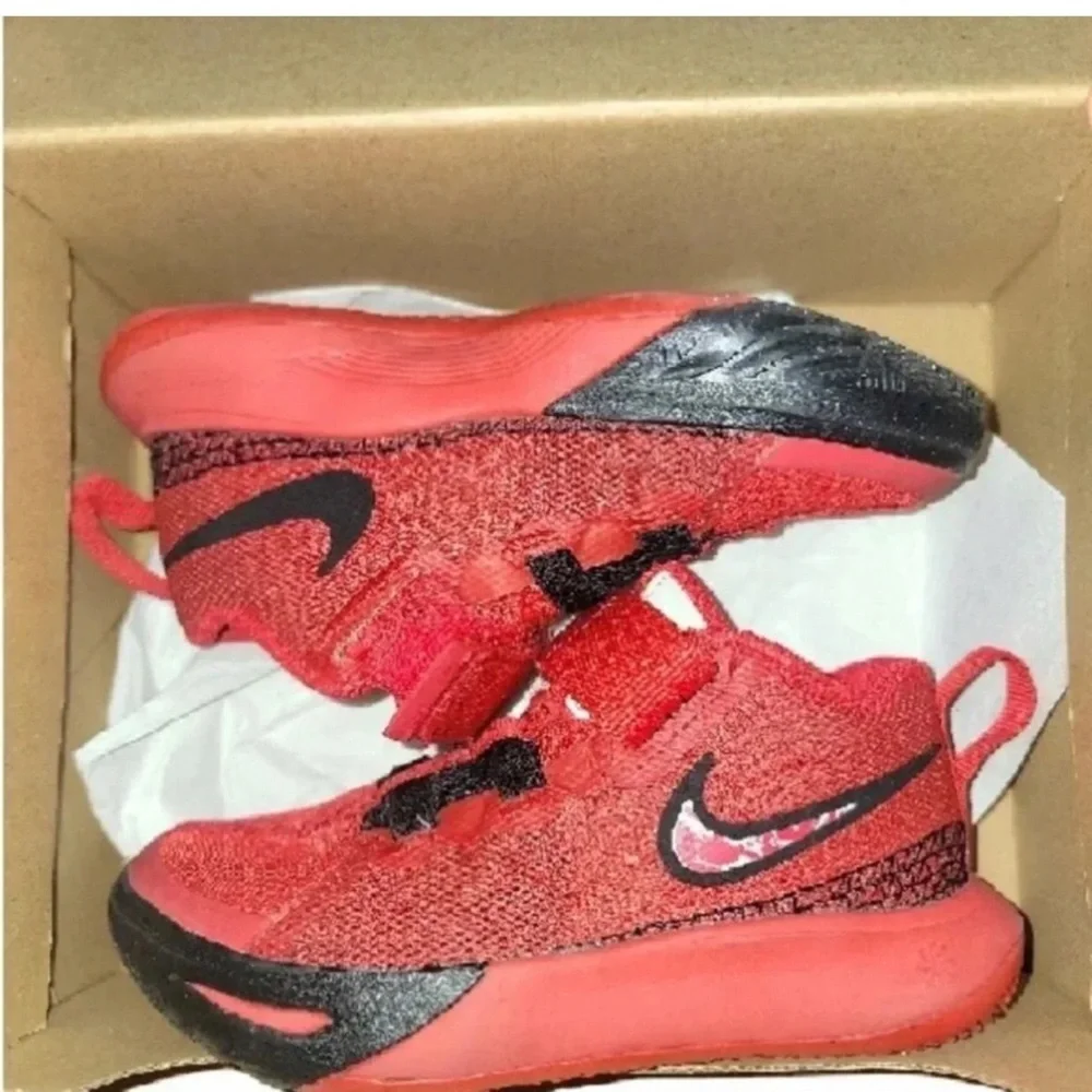 Nike Kyrie Flytrap VI (PS) University Red/Black Kids‎ Size 10.5C DQ8093 600
